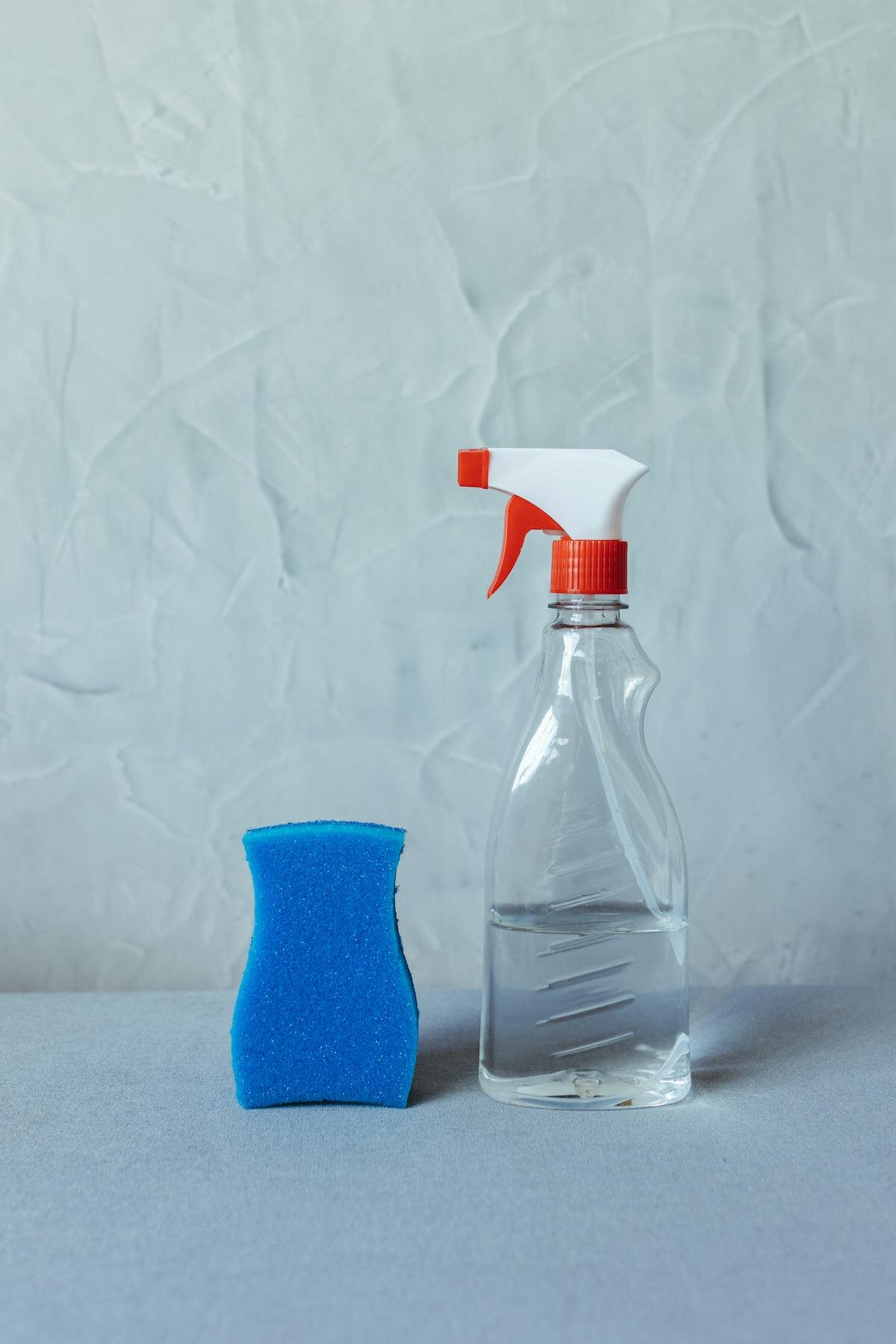 Soft washing setup with surfactant mixing and low-pressure application
